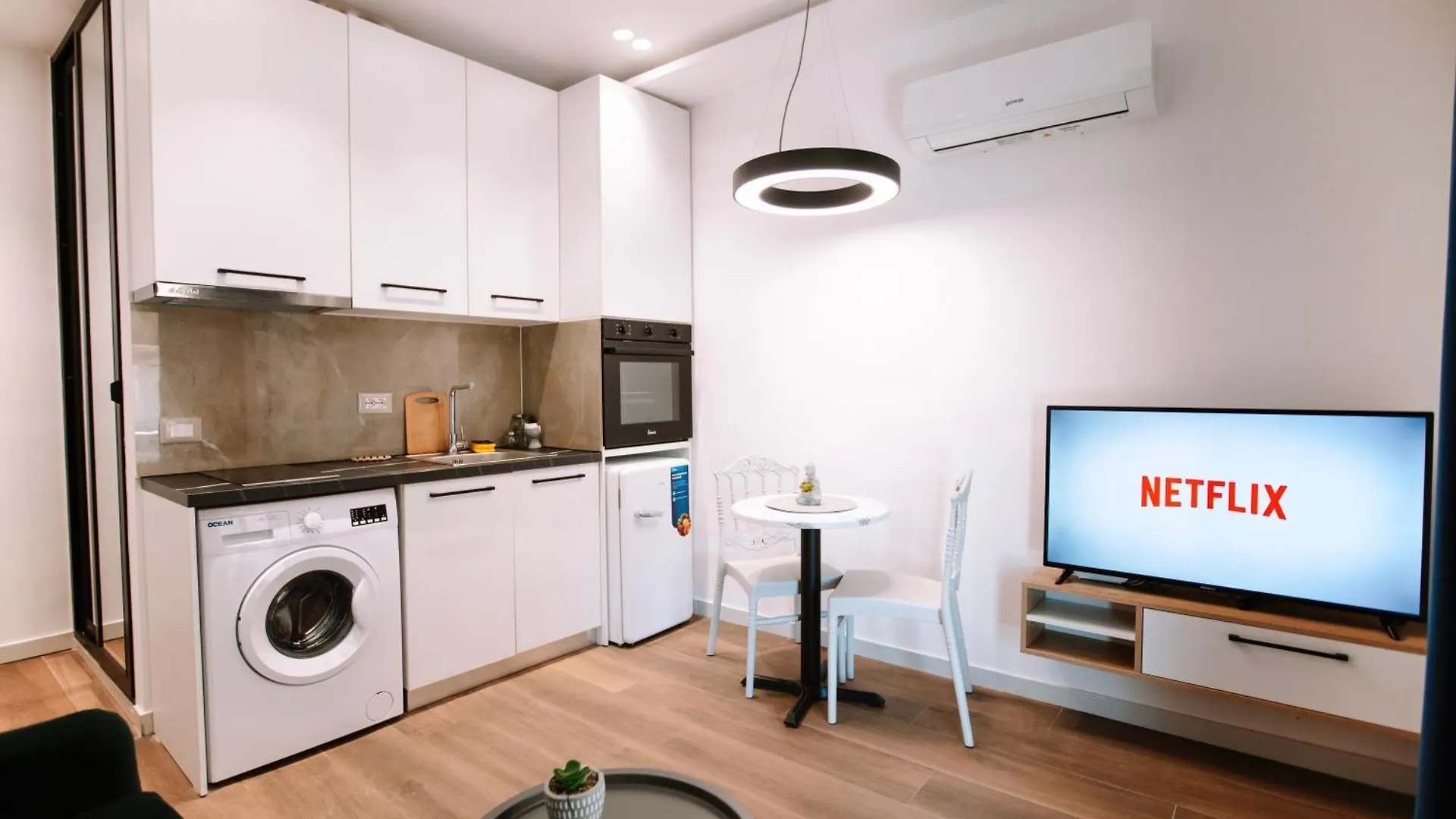 Barrikada Str Modern Apartments - The Nest Tirana