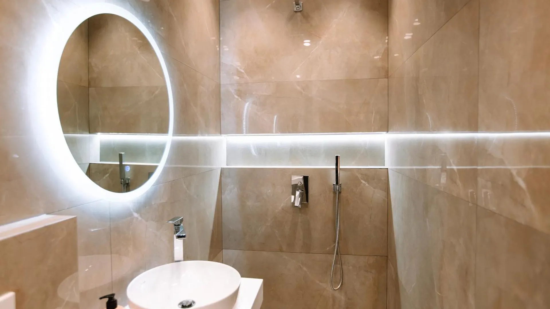 Barrikada Str Modern Apartments - The Nest Tirana