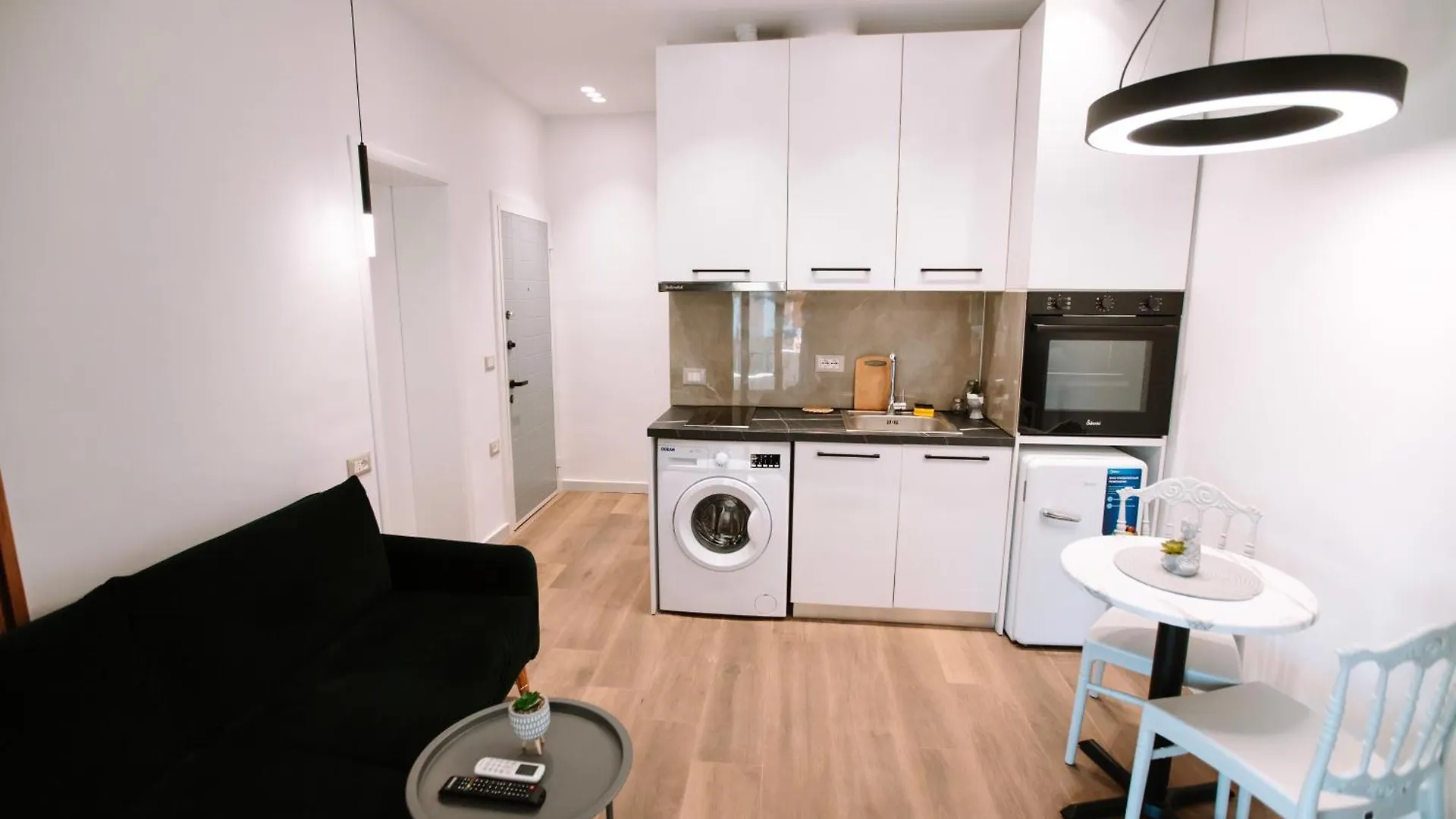 Barrikada Str Modern Apartments - The Nest Tirana